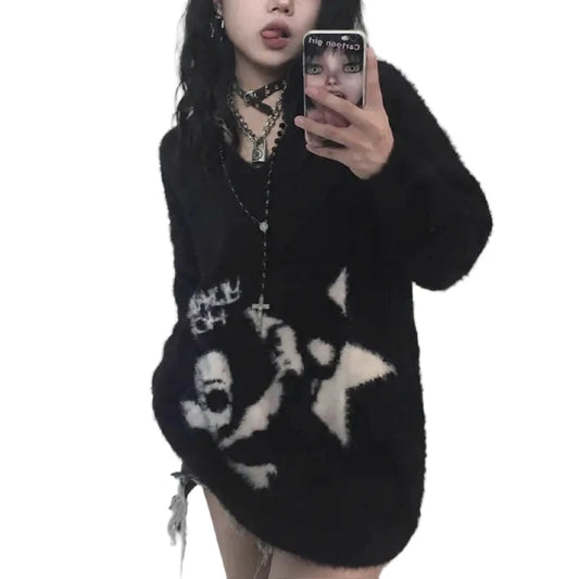 Strickpullover mit Totenkopf- und Sternmotiv