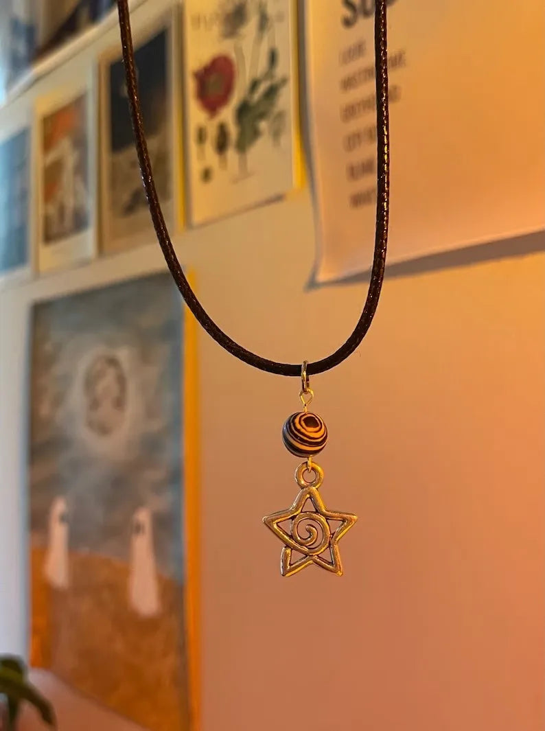 Collar de estrella de remolino