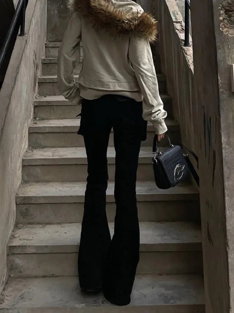 Lowrise Flare Jeans mit Nieten-Detail