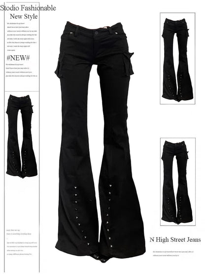 Lowrise Flare Jeans mit Nieten-Detail
