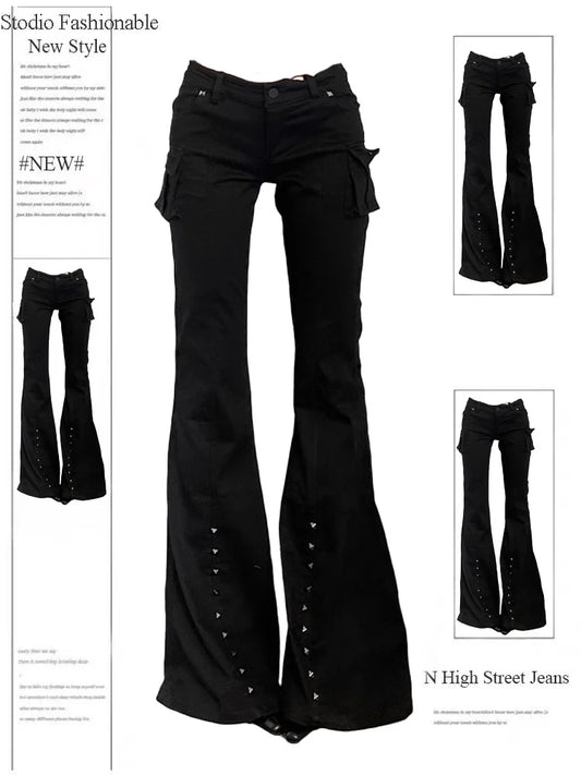 Lowrise Flare Jeans mit Nieten-Detail