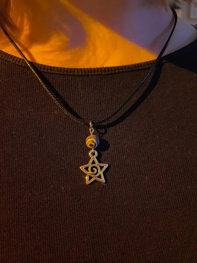 Collar de estrella de remolino